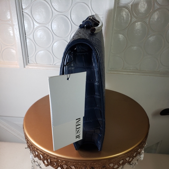 NWT JustFab clutch in Vegan leather with additional shoulder strap (chain) - Picture 10 of 11